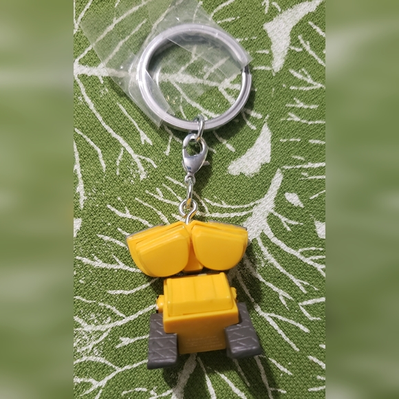 🆕️💛Wall-E Funko Pop Keychain - Picture 3 of 5